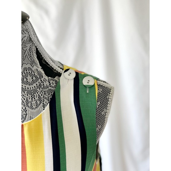 Gilli Bold Striped Sleeveless Blouse - Picture 3 of 9